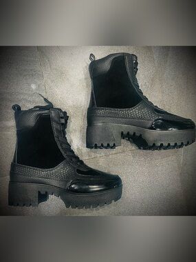Women’s Black Chunky Combat Boots Mixed Textures NWOB Sz 8